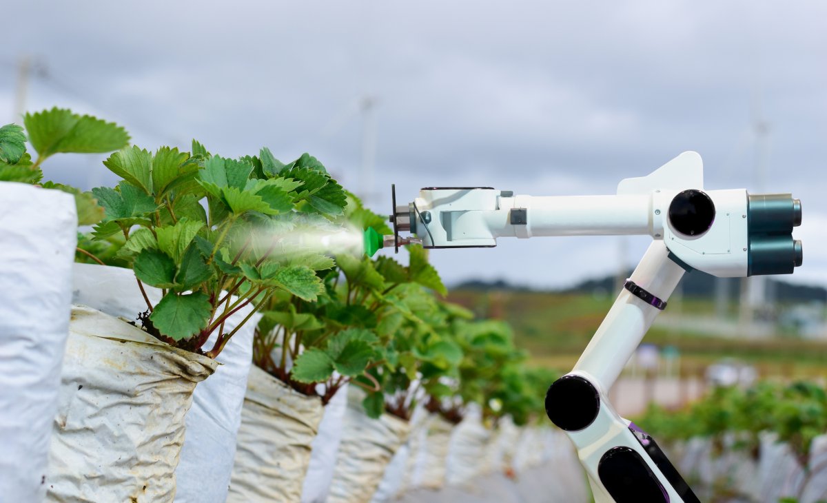 AI-Powered Smart Sprayers Make Precision Agriculture Affordable