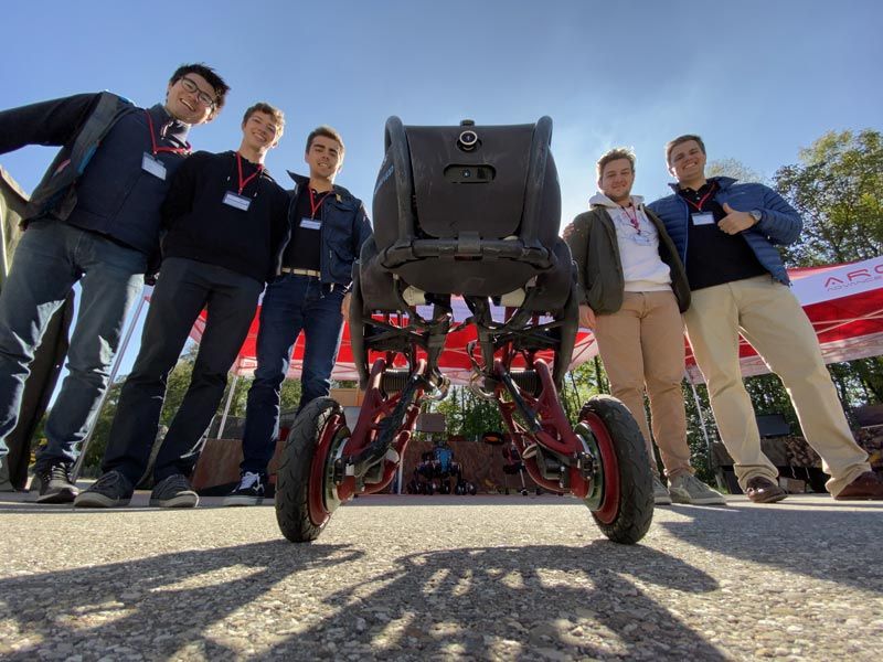 Undergraduate students build innovative jumping robot with MATLAB