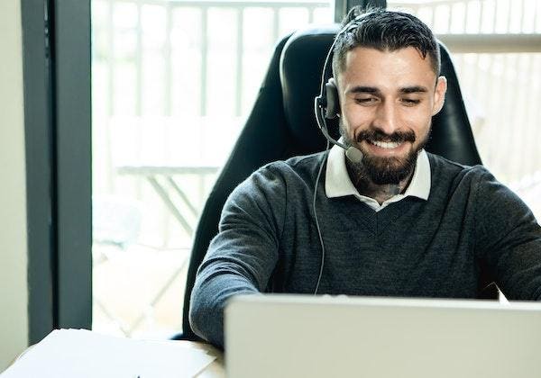 AI and Automation Enhance Customer Service in Hybrid Work