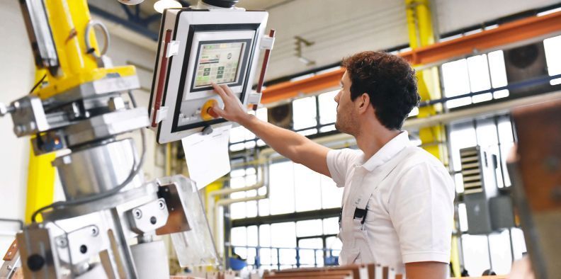 AI Enhances Manufacturing Workers Rather Than Replacing Them