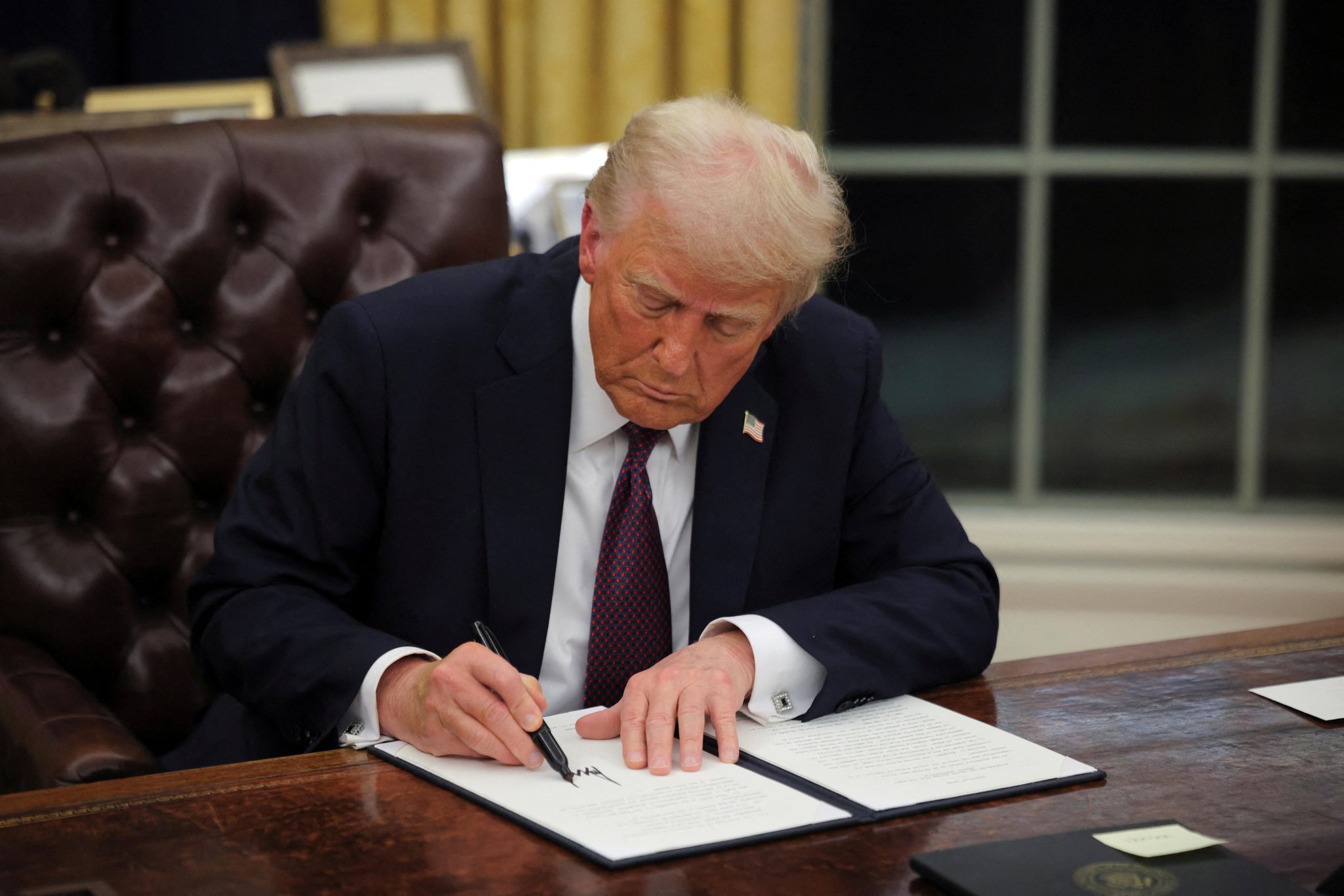 Trump Signs Executive Order Launching AI Boot Camp for Schools