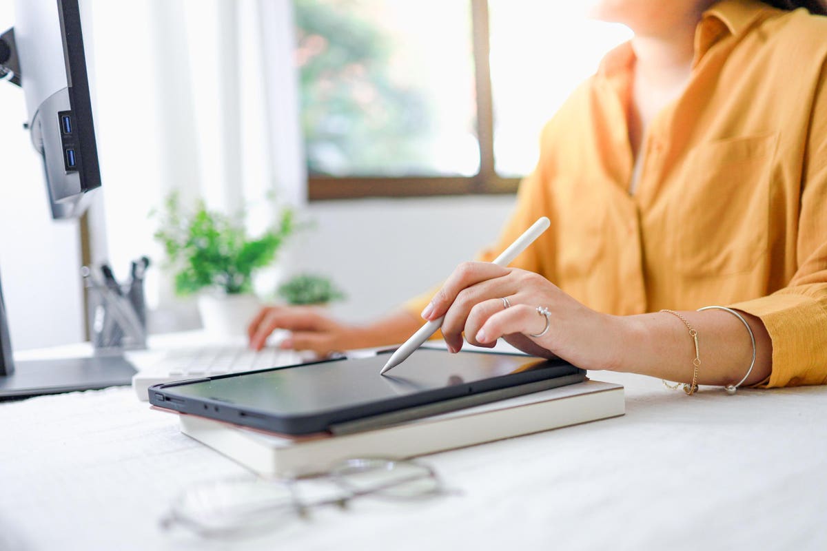 AI-Powered Personalization: A Game-Changer For Logo Designers