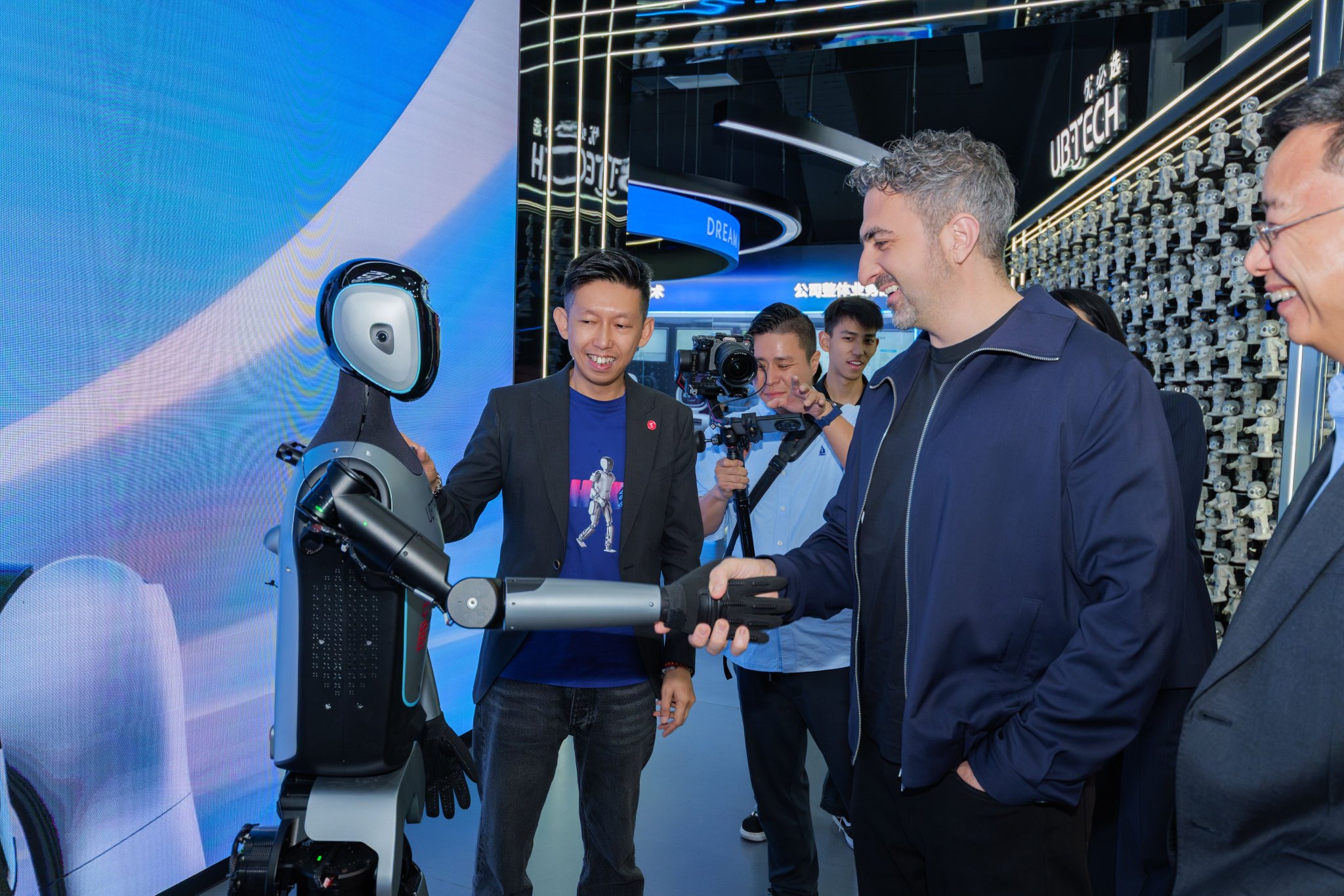 China’s Humanoid Robots Move Lab Innovation to Real-World Work