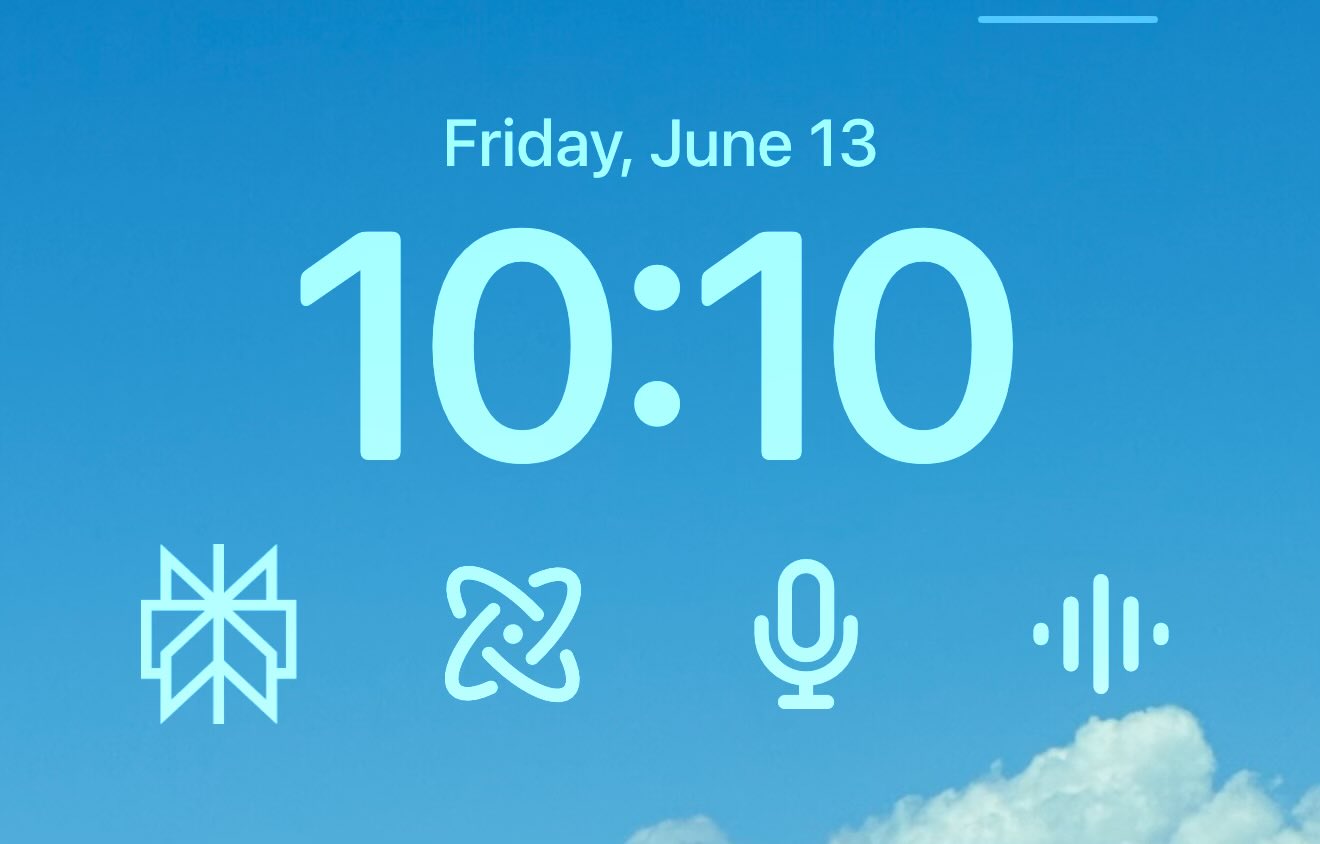 iOS Lock Screen Widgets Get More Prominent AI Assistant Icons