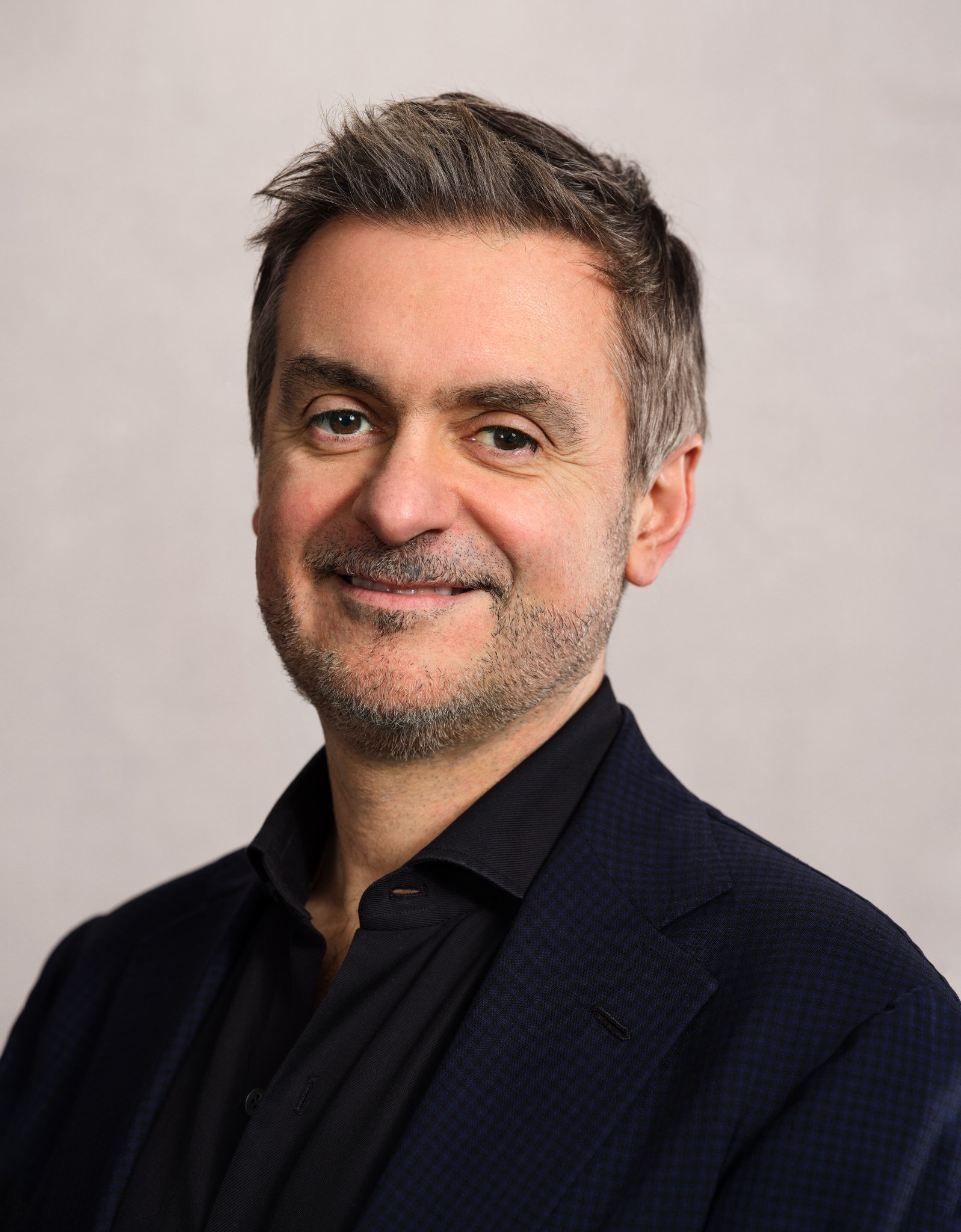 Hybrid AI and Foundation Models Shape 2024 Corporate Strategy