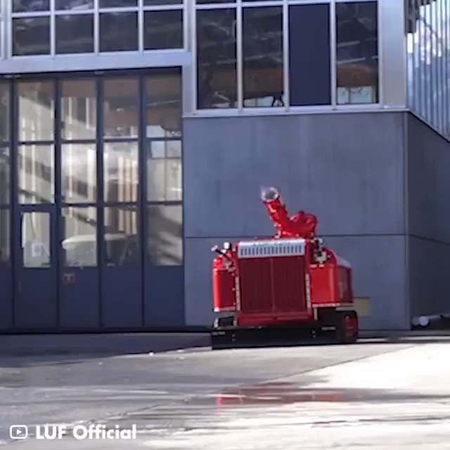 Robot Throws Water 361 Feet Away to Extinguish Large Fire