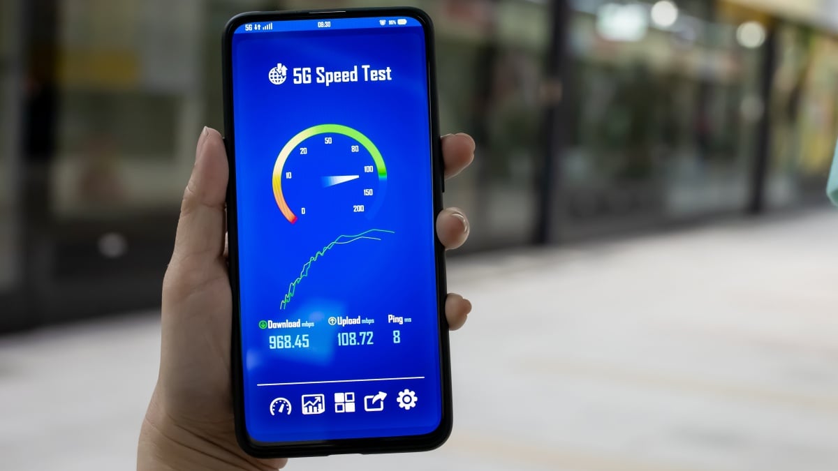 Fastest Download Speeds: T-Mobile vs Verizon vs AT&T
