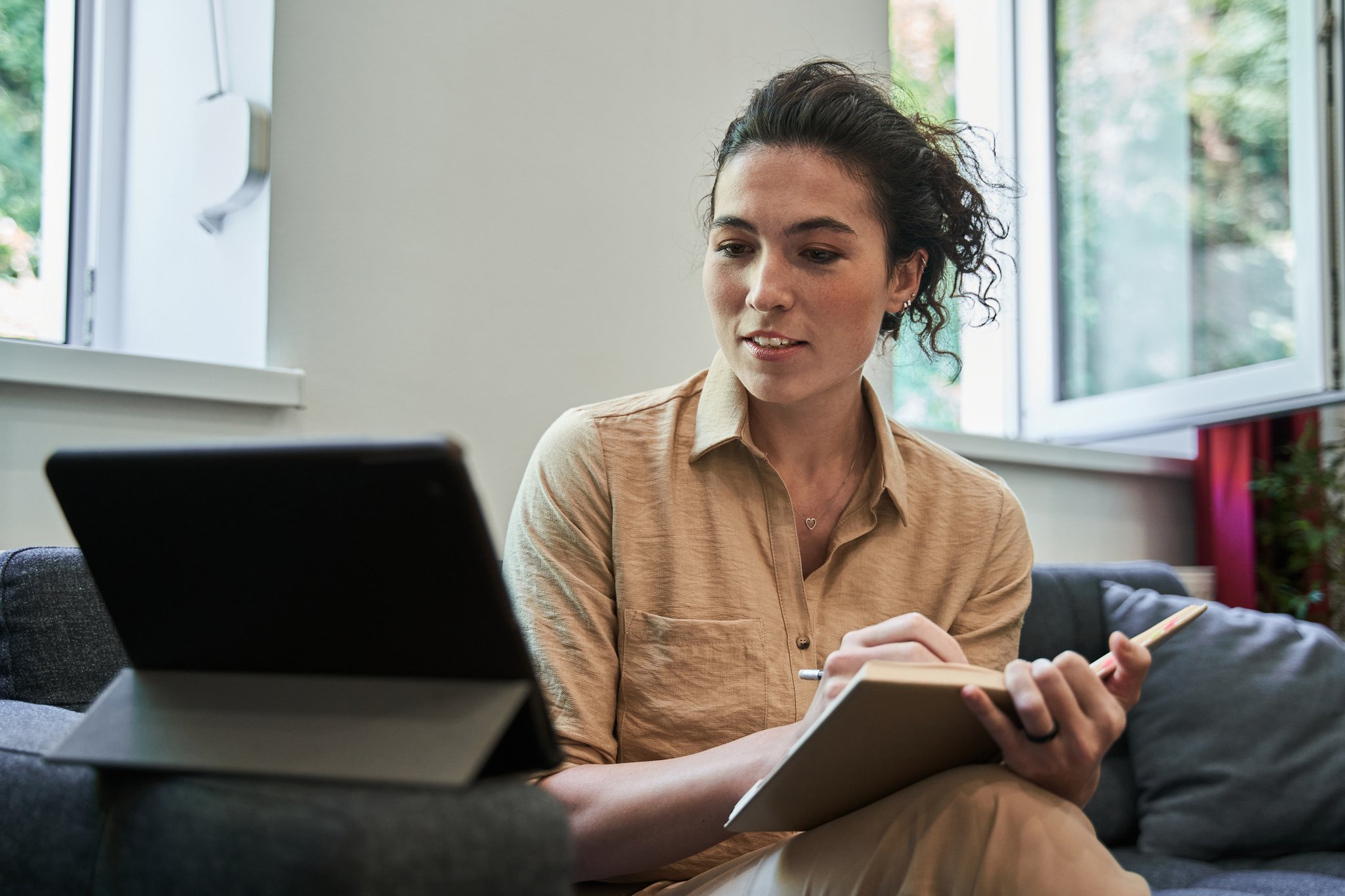 Stanford HAI leverages LLMs for workplace social skills training